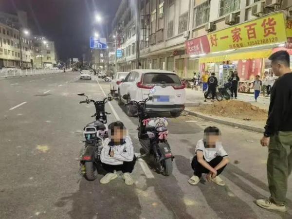 3小时查处！“鬼火少年”闹市近90度翘头被举报