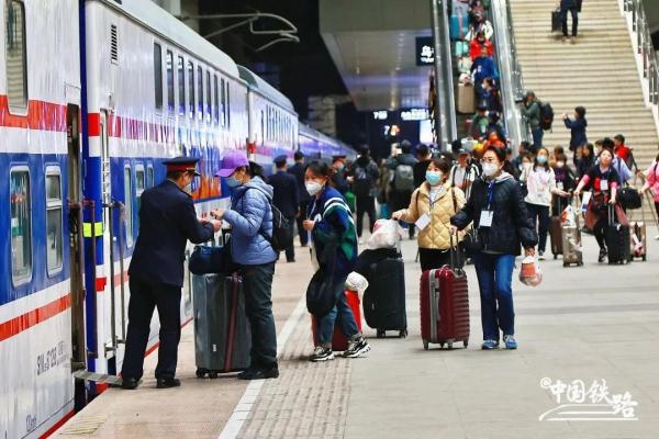 环沙漠旅游专列来了! 环沙漠旅游专列来了!