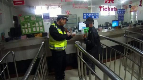 男子被骗入传销后逃出！徒步500公里幸得高速交警救助