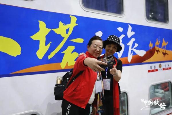 环沙漠旅游专列来了! 环沙漠旅游专列来了!