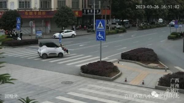 车辆在斑马线未礼让,10岁男孩被撞飞碾压 车辆在斑马线未礼让,10岁男孩被撞飞碾压