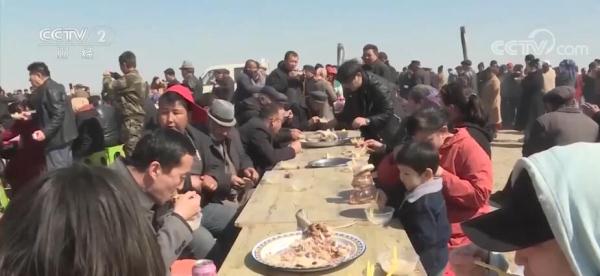 新疆乌苏春季赛马会引来八方客 民俗旅游带动牧民增产增收 新疆乌苏春季赛马会引来八方客 民俗旅游带动牧民增产增收