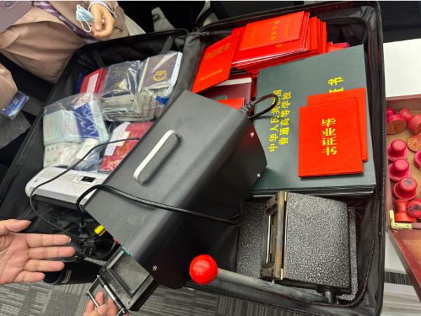 上海两名网络女主播被抓！原因简直太离谱