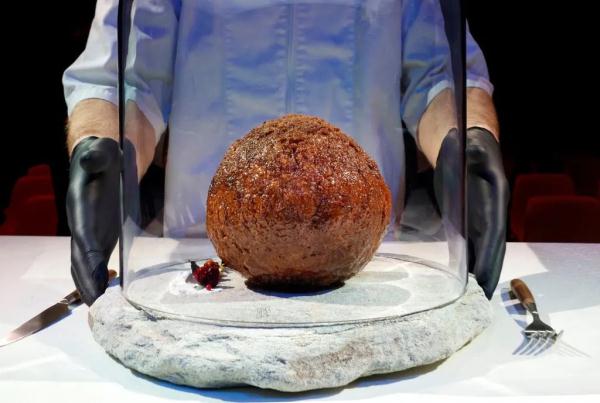 复活灭绝5000年猛犸象肉，做成了“巨型肉丸”