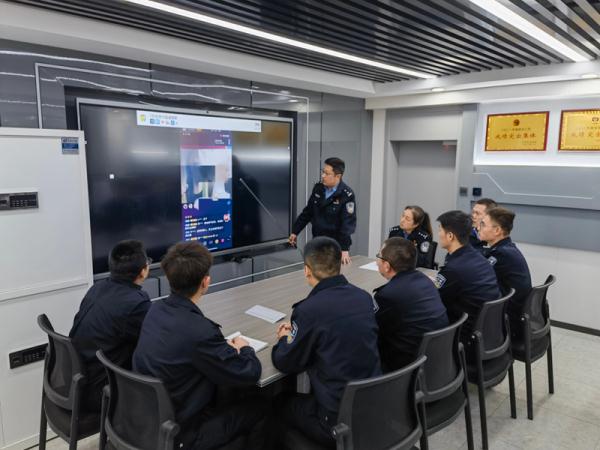 直播“PK”帮刷礼物还能分享“红利”?打赏近1万元背后却是骗局 直播“PK”帮刷礼物还能分享“红利”?打赏近1万元背后却是骗局