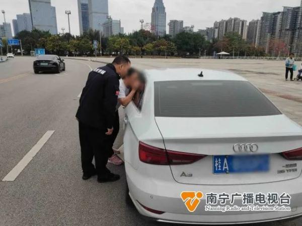 警惕！南宁2岁幼童被锁车内，这些事项家长请注意