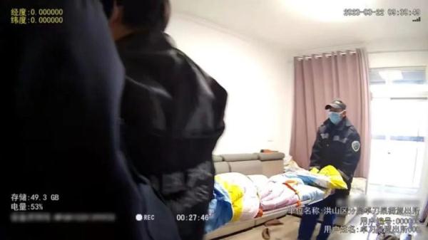 屋内有人喊救命?外卖员马上拨通110 屋内有人喊救命?外卖员马上拨通110