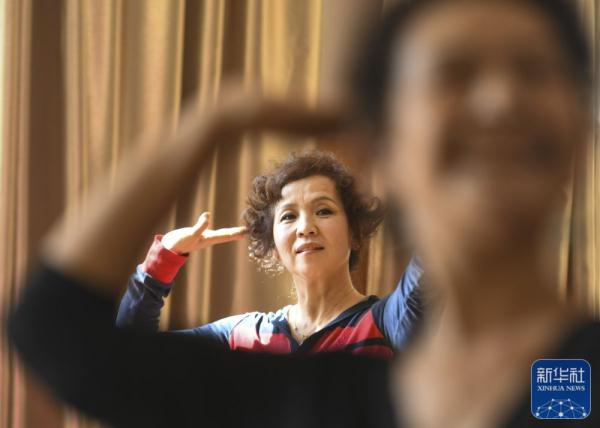 新疆：“银龄学堂”让老人老有所学