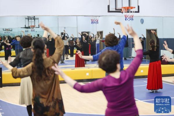 新疆：“银龄学堂”让老人老有所学