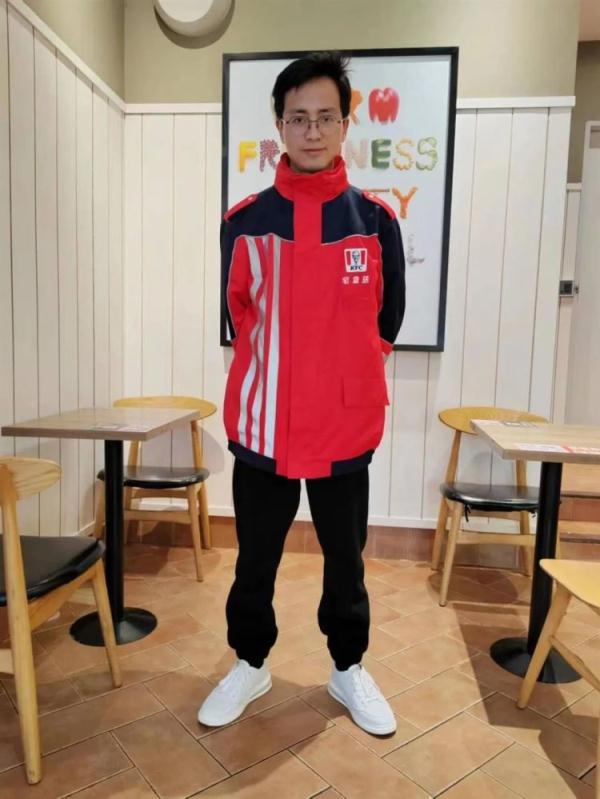 屋内有人喊救命?外卖员马上拨通110 屋内有人喊救命?外卖员马上拨通110