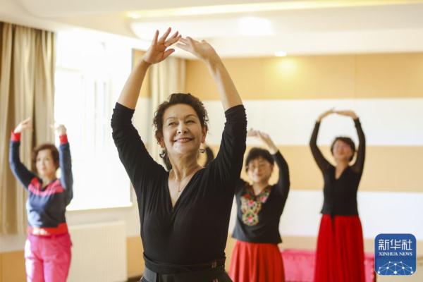 新疆：“银龄学堂”让老人老有所学