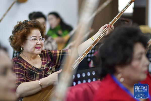 新疆：“银龄学堂”让老人老有所学