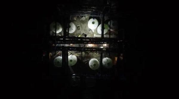 今日凌晨!国内在建最大跨径连续刚构桥单幅合龙 今日凌晨!国内在建最大跨径连续刚构桥单幅合龙