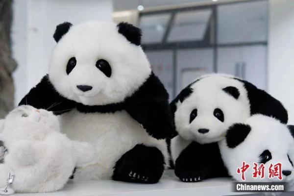 仿真熊猫玩偶热销，一只价格上千元，你会买吗？