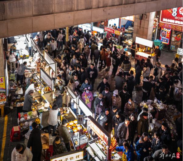 突然关闭后，上海最大露天夜市重开！网友：烟火气又回来了…
