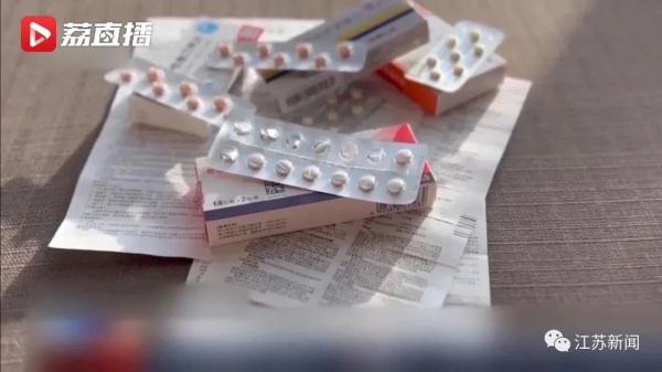 药品说明书为啥都“字小如蚁”？老人得用放大镜看……网友共鸣了