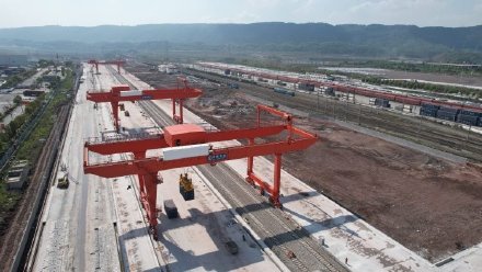 重庆鱼嘴站南场两道货物线今日正式开通