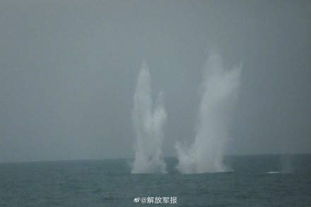 看现场！海军舰艇编队海上训练