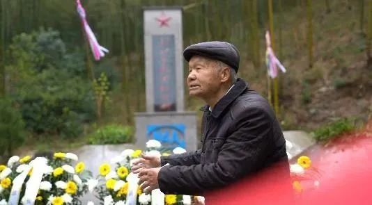 一座无名烈士墓，他和父亲接力守了78年…