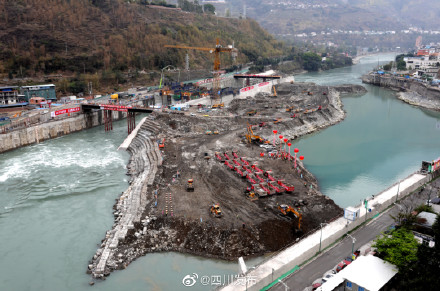 大渡河枕头坝二级、沙坪一级两座大型水电项目实现同步截流