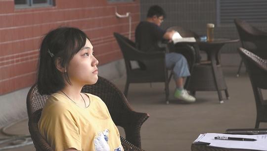 火上热搜！广州一高校图书馆为学生设发呆区
