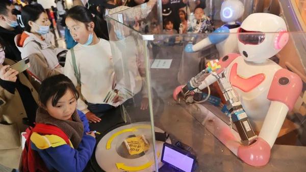 暂别了！上海今天有人请假来看TA，还有惊喜！在《欢乐颂》《大灌篮》里都亮相过→