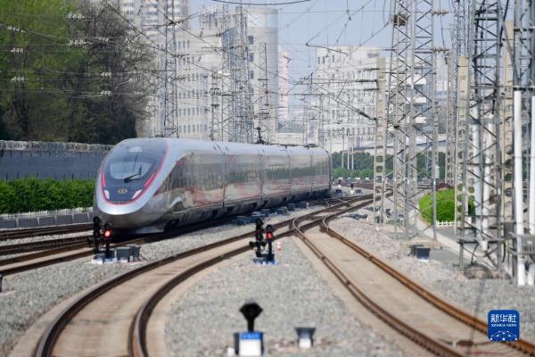 2023年首趟北京西至香港西九龙高铁列车从北京西站发出