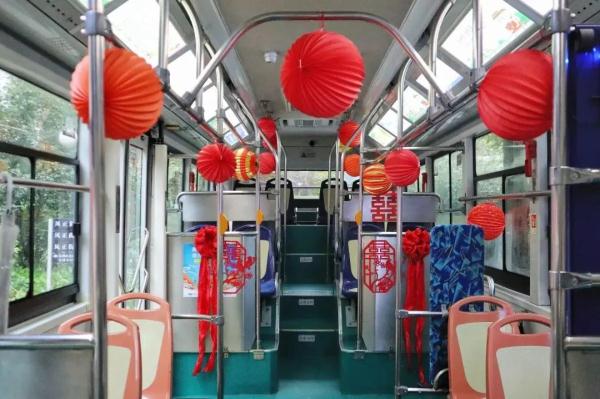 广州公交车get新业务，“变身”甜蜜婚车！