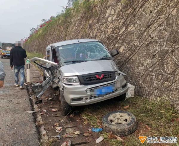 兰海高速车祸!300元/斤的螃蟹洒了一地,亏惨了…… 兰海高速车祸!300元/斤的螃蟹洒了一地,亏惨了……