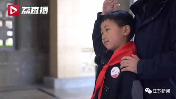 泪目！75年后，他终于“归队”！