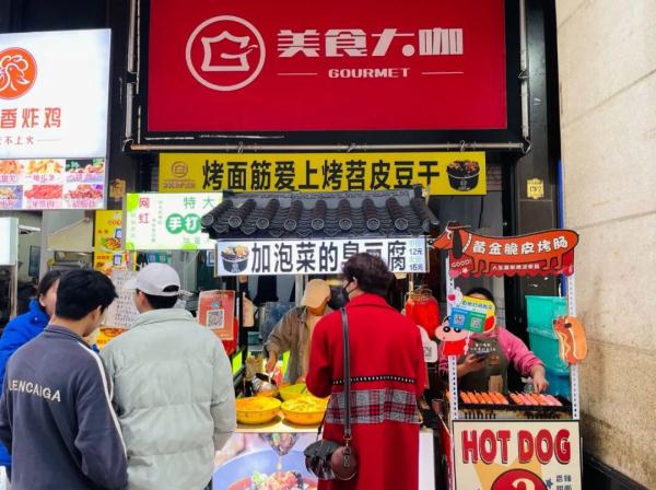 一晚挑战10个摊位!真的吃撑了!上海最大露天夜市为何能一月内回归? 一晚挑战10个摊位!真的吃撑了!上海最大露天夜市为何能一月内回归?