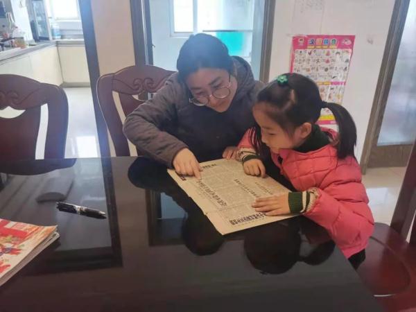 王伟墓碑前,老战友们带来了52个孩子的敬仰…… 王伟墓碑前,老战友们带来了52个孩子的敬仰……