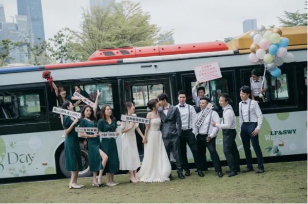 广州公交车get新业务，“变身”甜蜜婚车！