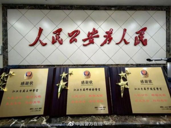 难以忘记,这场相当炸裂的初恋… 难以忘记,这场相当炸裂的初恋…