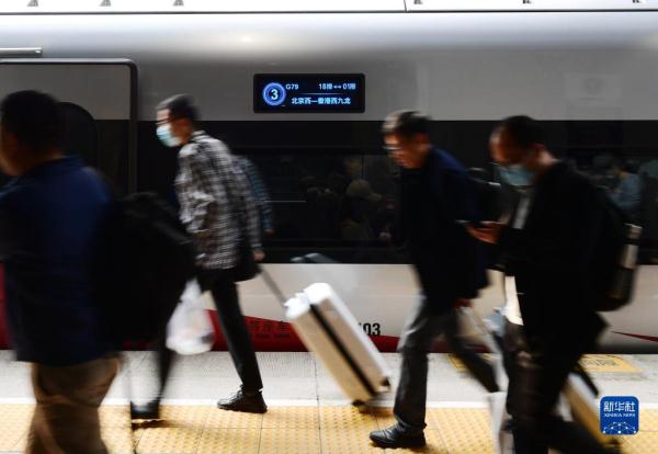 2023年首趟北京西至香港西九龙高铁列车从北京西站发出