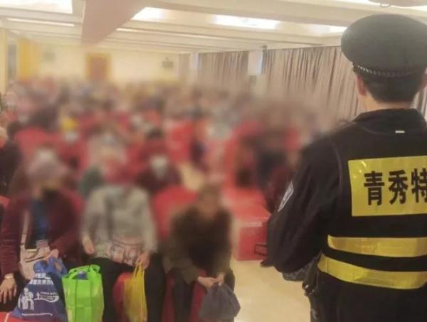 免费领鸡蛋、电烤箱？南宁民警现场霸气揭穿！