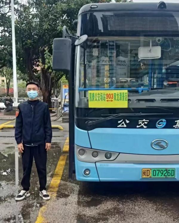 事发厦门！3名“公交大侠”抄起灭火器挺身而出……