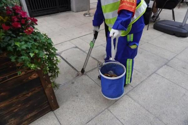 “上海的垃圾桶在哪里?”网友们都在问,绿化市容部门曾答复→ “上海的垃圾桶在哪里?”网友们都在问,绿化市容部门曾答复→