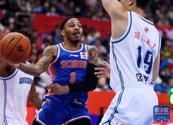 CBA常规赛:青岛国信水产胜四川金荣实业 CBA常规赛:青岛国信水产胜四川金荣实业