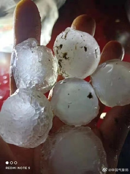 人工防雹把冰雹“打散”! 人工防雹把冰雹“打散”!