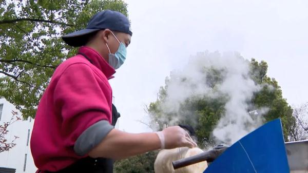 苏州这个早餐摊火了！摊主贴的一张纸条，全网点赞！