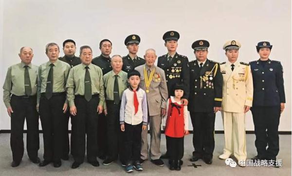 光荣！一家四代18人“接力”从军