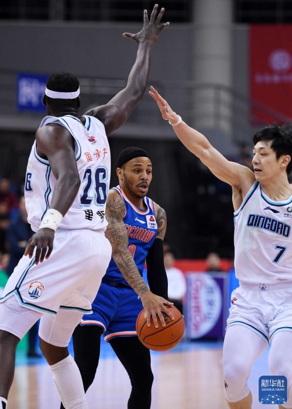 CBA常规赛:青岛国信水产胜四川金荣实业 CBA常规赛:青岛国信水产胜四川金荣实业