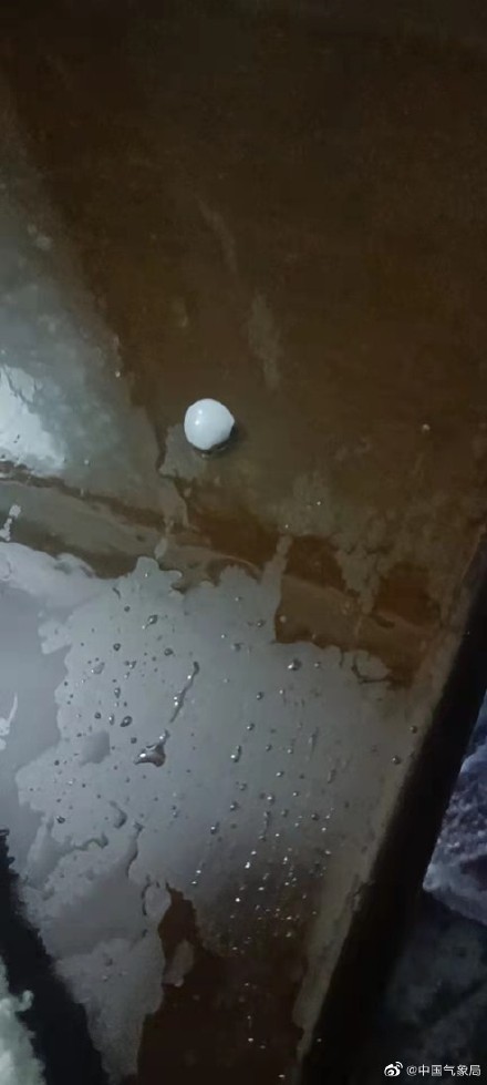 人工防雹把冰雹“打散”! 人工防雹把冰雹“打散”!