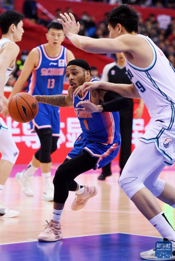 CBA常规赛:青岛国信水产胜四川金荣实业 CBA常规赛:青岛国信水产胜四川金荣实业