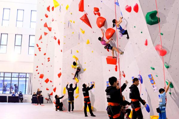 全国青少年攀岩公开赛(浙江江山站)落幕 全国青少年攀岩公开赛(浙江江山站)落幕