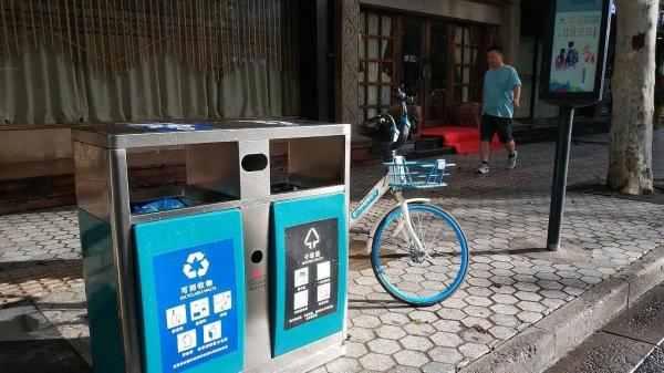 “上海的垃圾桶在哪里?”网友们都在问,绿化市容部门曾答复→ “上海的垃圾桶在哪里?”网友们都在问,绿化市容部门曾答复→