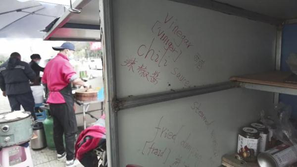 苏州这个早餐摊火了！摊主贴的一张纸条，全网点赞！