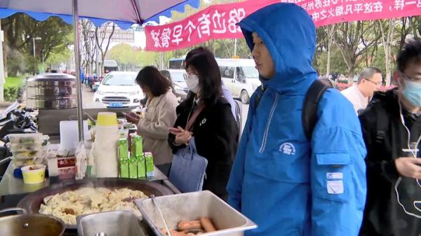 苏州这个早餐摊火了！摊主贴的一张纸条，全网点赞！