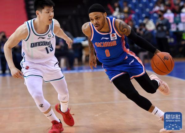 CBA常规赛:青岛国信水产胜四川金荣实业 CBA常规赛:青岛国信水产胜四川金荣实业